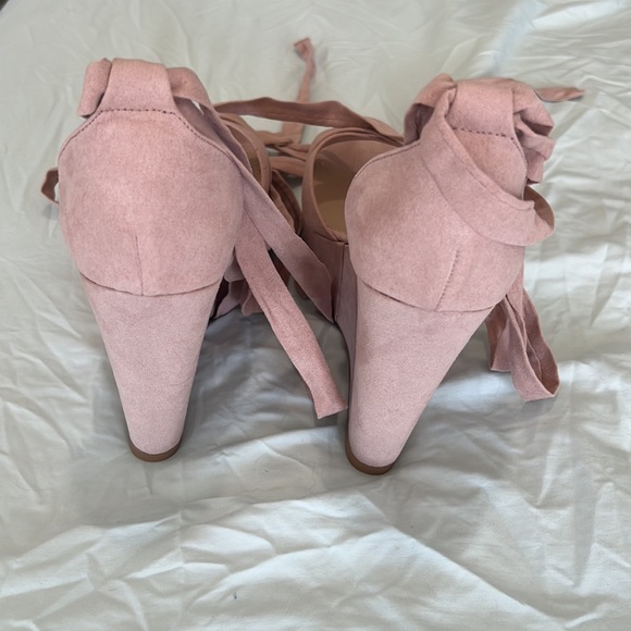 Pink platform tie heels - Picture 3 of 3